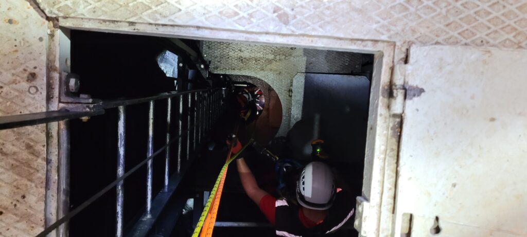 Zabezpieczenie ratownicze Zabezpieczenie ratownicze pracowników w przestrzeni zamkniętej